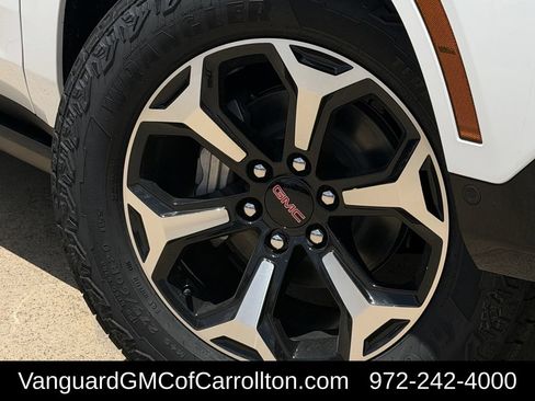 New 2026 GMC Yukon AT4 w/ AT4 Premium Plus Package AWD/4WD image 9
