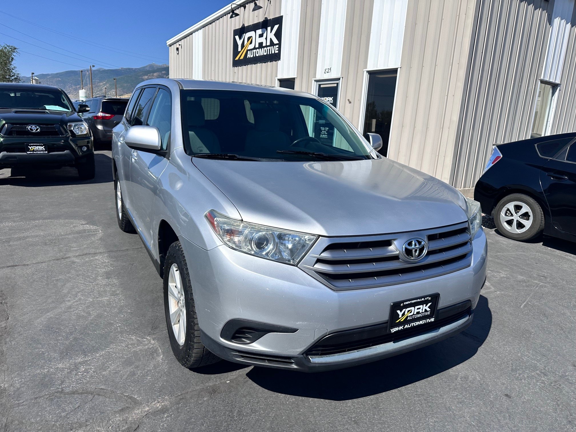 Used 2013 Toyota Highlander 4WD w/ Cold Weather Pkg image 1