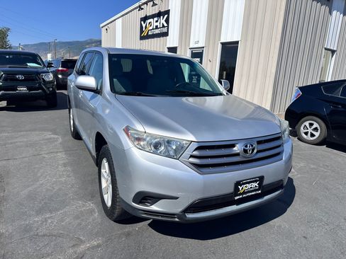 Used 2013 Toyota Highlander 4WD w/ Cold Weather Pkg image 1