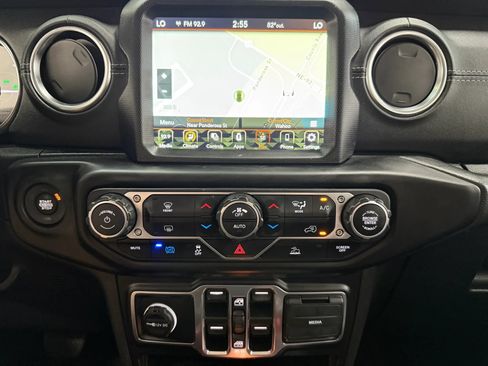 Used 2022 Jeep Wrangler Unlimited Sahara AWD/4WD image 11