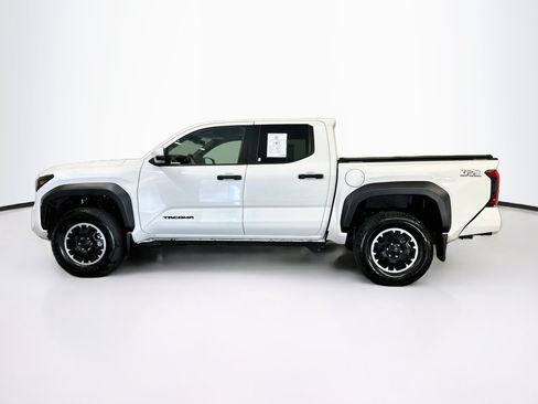 Used 2025 Toyota Tacoma TRD Off-Road w/ TRD Off Road Upgrade Package AWD/4WD image 4