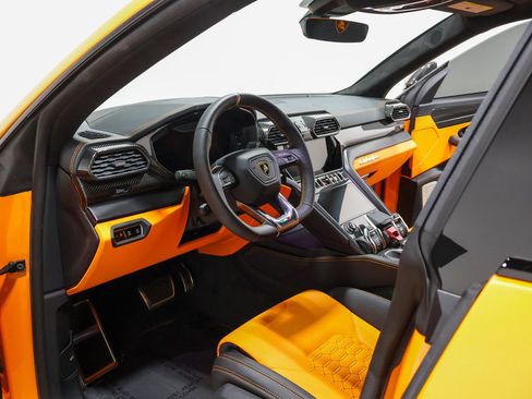 Used 2021 Lamborghini Urus AWD/4WD image 28