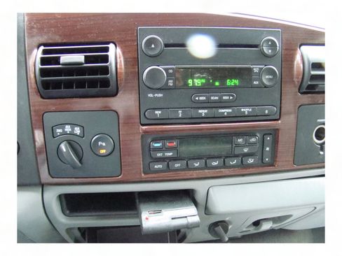 Used 2005 Ford F250 Lariat image 14