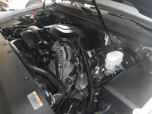 Used 2011 Cadillac Escalade Luxury image 24