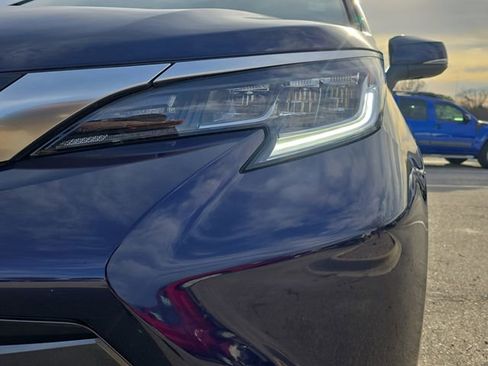 Used 2025 Toyota Sienna Limited image 33