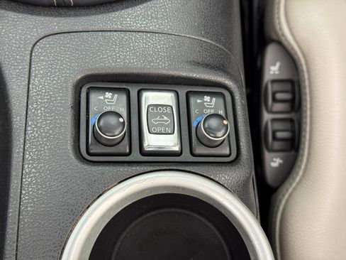 Used 2010 Nissan 370Z Touring w/ Sport Pkg image 28