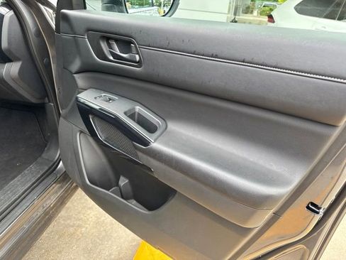 Used 2023 Nissan Pathfinder S FWD image 15