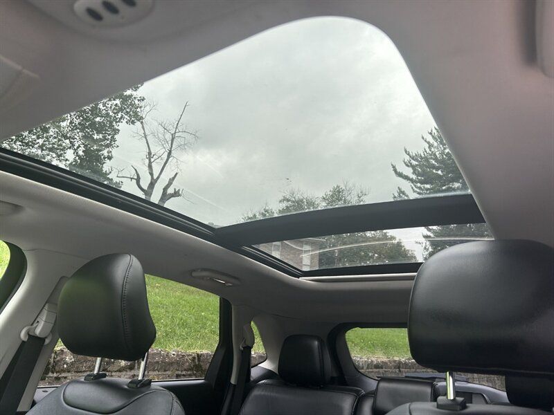 Used 2015 Ford Edge SEL w/ Equipment Group 201A AWD/4WD image 12