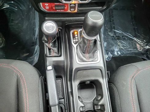 Certified 2023 Jeep Gladiator Rubicon AWD/4WD image 19
