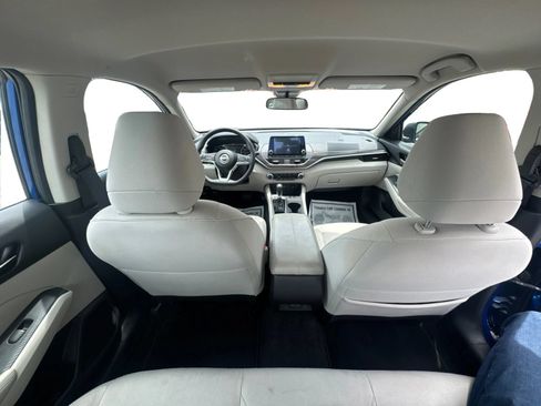 Used 2025 Nissan Altima 2.5 SV FWD image 14