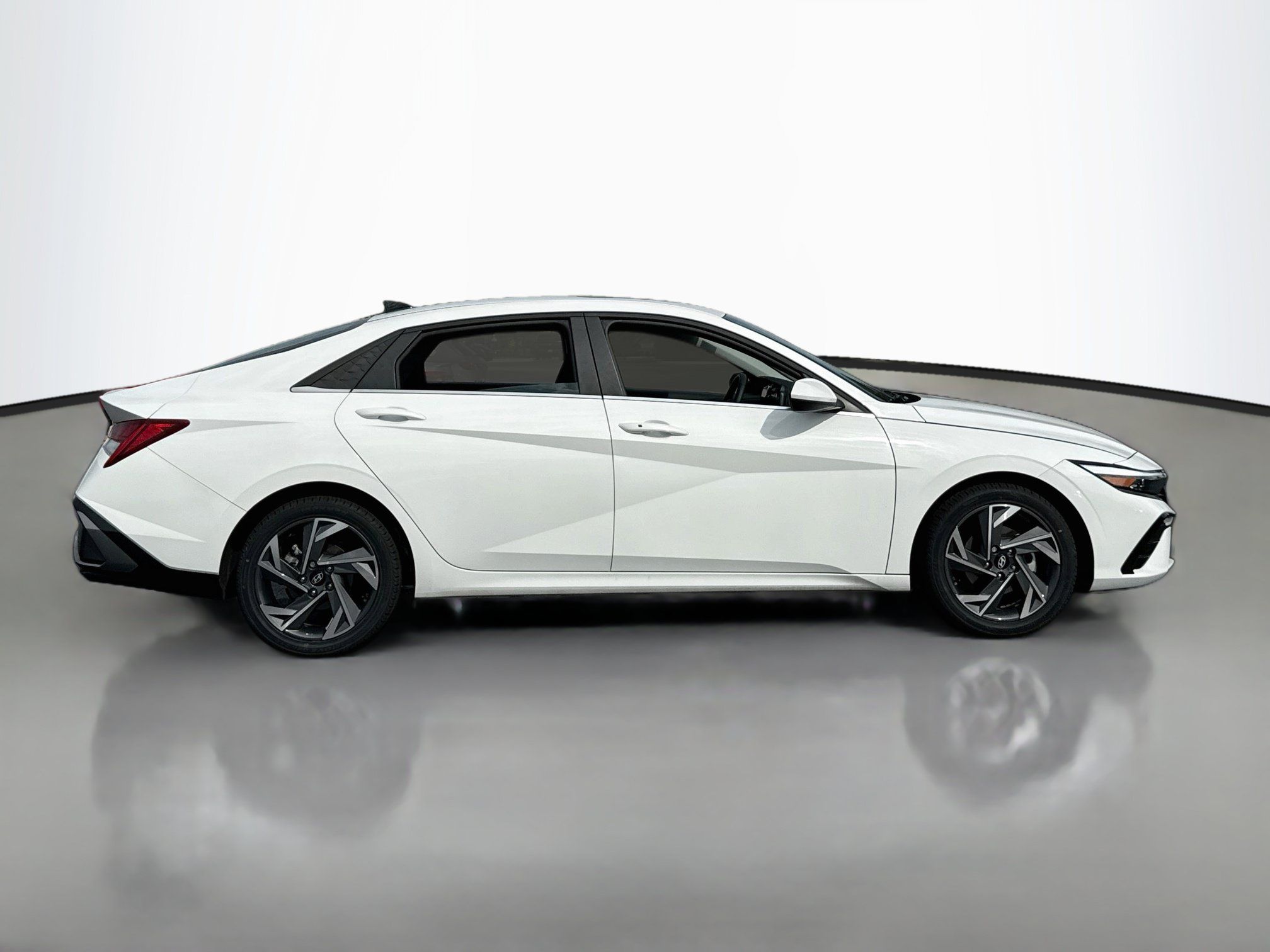 Used 2025 Hyundai Elantra SEL FWD image 8