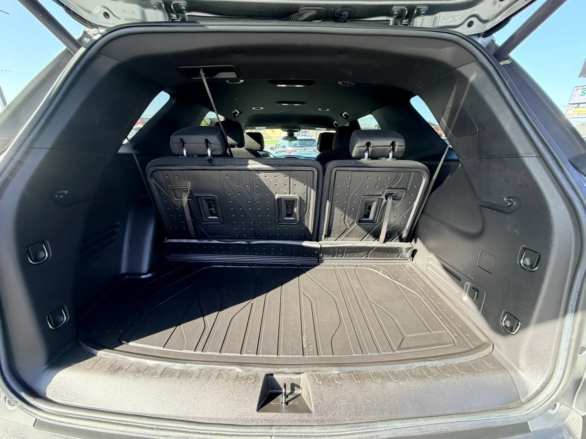 Used 2023 Chevrolet Traverse LT FWD image 29