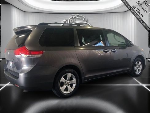 Used 2013 Toyota Sienna LE image 5