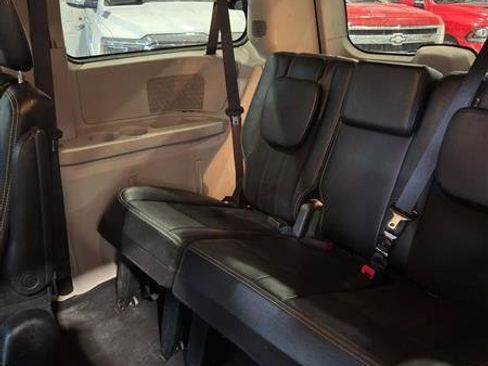 Used 2019 Dodge Grand Caravan SXT image 14