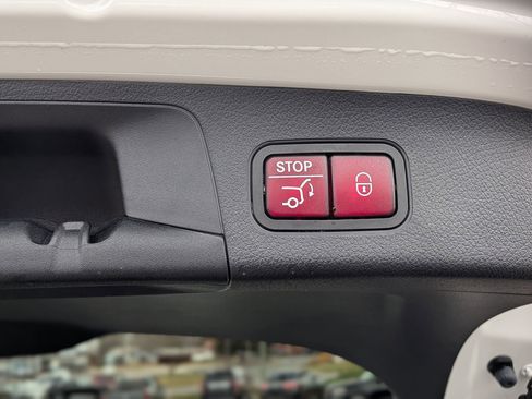 Certified 2025 Mercedes-Benz GLA 250 4MATIC image 32