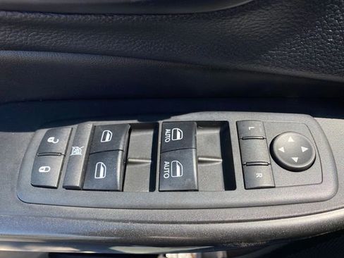 Used 2019 Jeep Cherokee Trailhawk AWD/4WD image 16