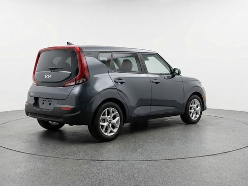 Used 2025 Kia Soul LX w/ LX Technology Package FWD image 9