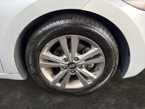 Used 2018 Hyundai Elantra Value Edition FWD image 38