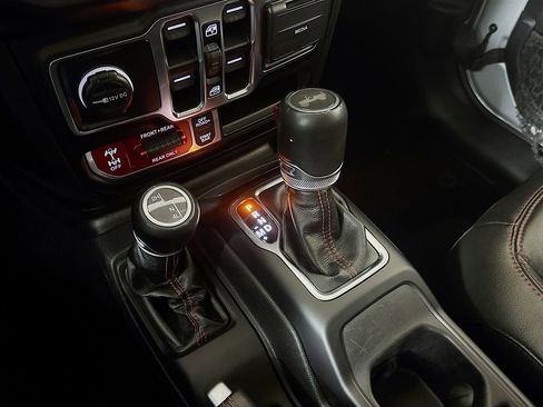 Used 2023 Jeep Wrangler Unlimited Rubicon w/ Cold Weather Group image 16