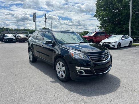 Used 2017 Chevrolet Traverse LT w/ Style and Technology Package AWD/4WD image 2