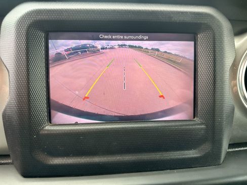 Used 2020 Jeep Wrangler Unlimited Sahara image 17