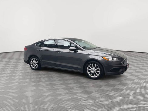 Used 2017 Ford Fusion SE w/ Fusion SE Technology Package FWD image 37