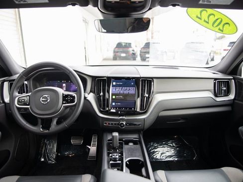 Used 2022 Volvo XC60 B5 R-Design w/ Advanced Package image 16