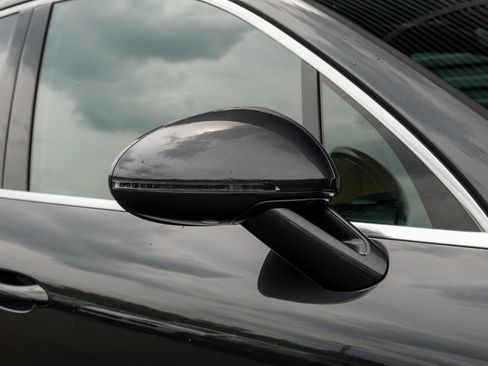 Certified 2023 Porsche Macan AWD/4WD image 17