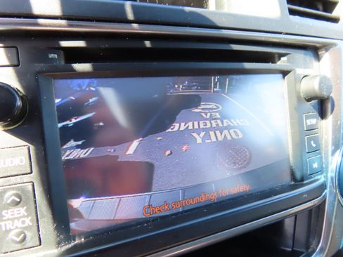 Used 2013 Toyota Highlander SE image 23