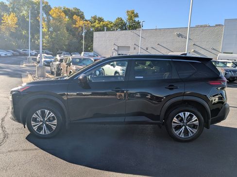 Used 2023 Nissan Rogue SV image 9