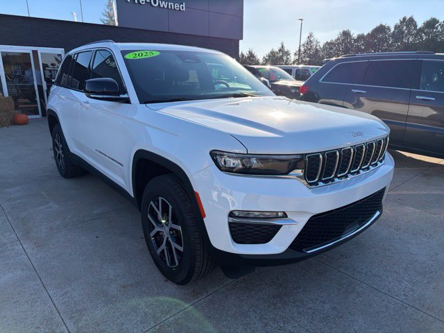 Certified 2025 Jeep Grand Cherokee Limited w/ Trailer Tow Package AWD/4WD image 1