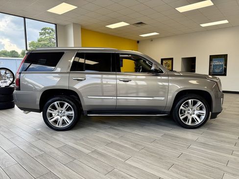 Used 2017 Cadillac Escalade Luxury image 5