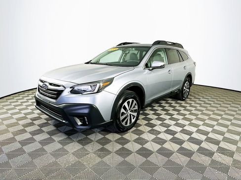 Used 2020 Subaru Outback Premium image 5