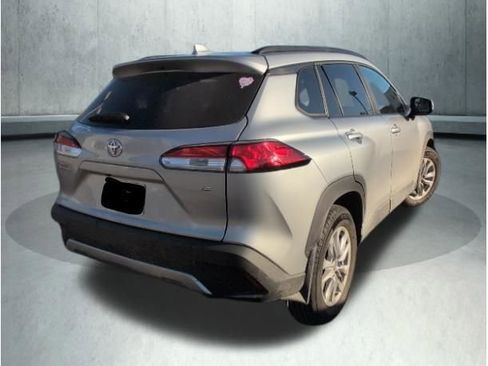 Used 2024 Toyota Corolla Cross LE image 5