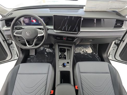 New 2026 Volkswagen Tiguan SE image 9