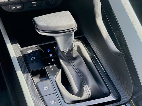 Used 2025 Hyundai Elantra Limited image 16