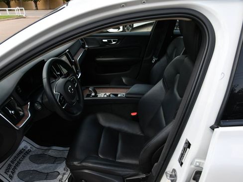 Used 2024 Volvo S60 B5 Plus FWD image 8