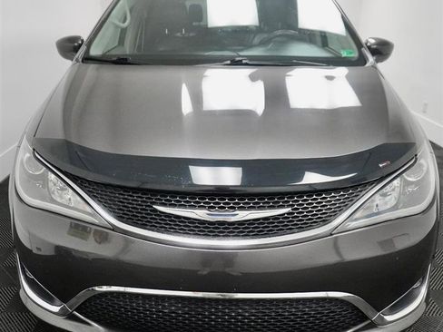 Used 2017 Chrysler Pacifica Touring-L Plus image 12