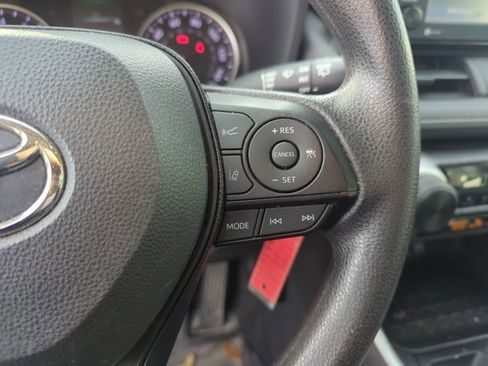 Used 2021 Toyota RAV4 LE image 16