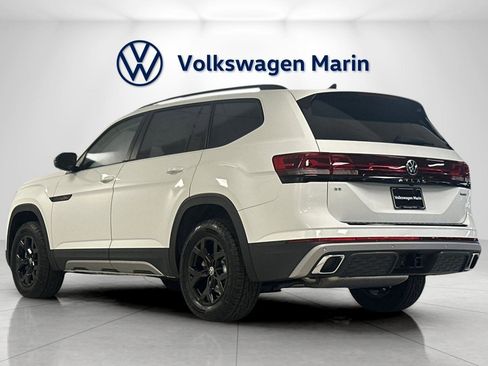 New 2025 Volkswagen Atlas Peak Edition SE image 3