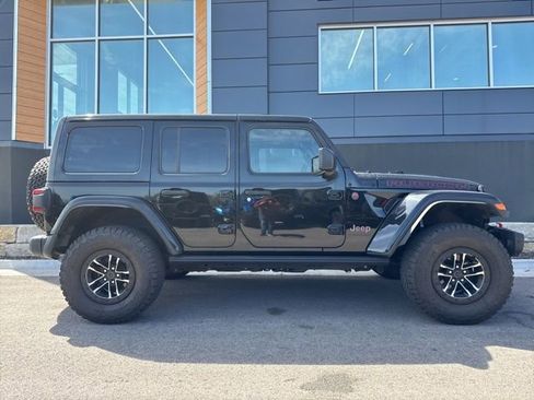 Used 2024 Jeep Wrangler Unlimited Rubicon AWD/4WD image 2