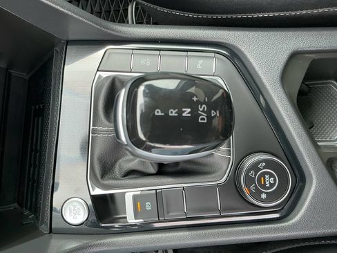 Used 2025 Volkswagen Taos SEL w/ Black Wheel Plus Package AWD/4WD image 19
