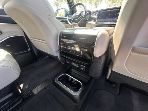 Used 2025 Jeep Wagoneer Series III w/ Premium Group I AWD/4WD image 29