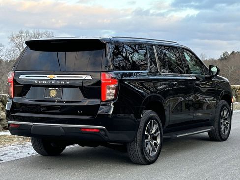 Used 2023 Chevrolet Suburban LT image 4