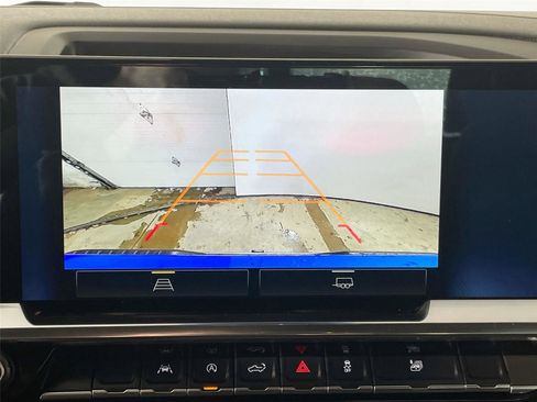 Used 2025 Chevrolet Silverado 1500 LT image 15