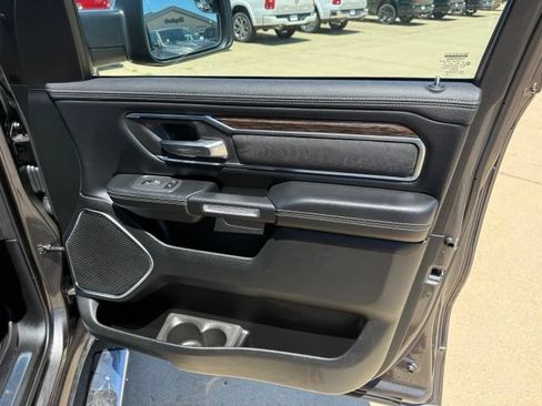 Used 2019 RAM 1500 Laramie AWD/4WD image 15