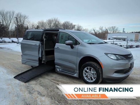 Used 2021 Chrysler Voyager Lxi image 1