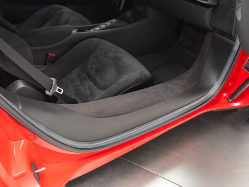 Used 2023 McLaren Artura RWD image 23