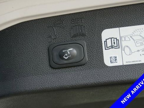 Used 2017 Ford Escape Titanium image 31