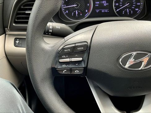 Used 2019 Hyundai Elantra SE FWD image 11